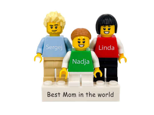 Drei Personalisierte LEGO® Minifiguren auf einem individuellen Stein
