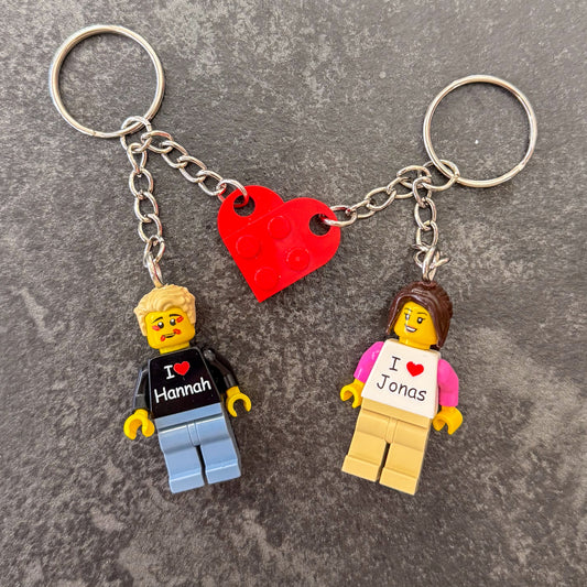 Zwei personalisierte LEGO® Minifiguren Schlüsselanhänger - Ideales Geschenk für den Freund, Partner, Mann, Frau