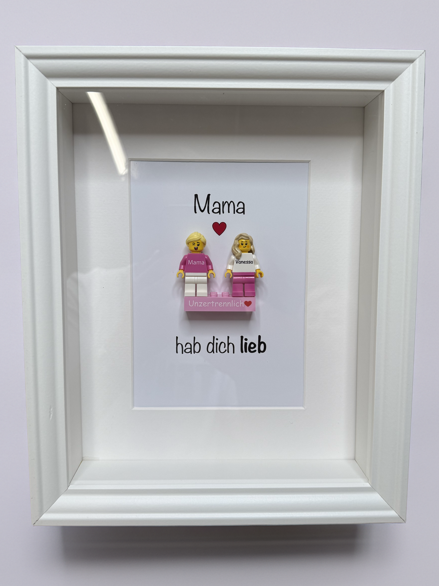 Bilderrahmen mit zwei personalisierten LEGO® Minifiguren auf einem personalisierten Stein - perfektes Muttertagsgeschenk