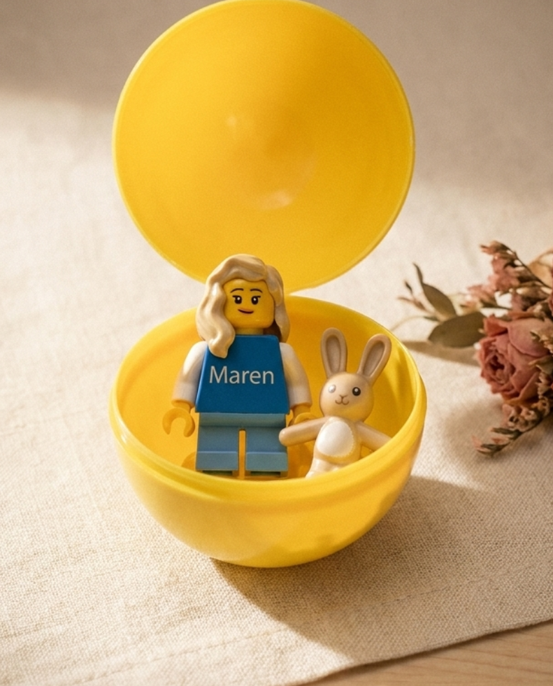 Personalisierte Minifigur mit Hase im Osterei — Moments-Look